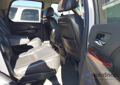 2010 Cadillac Escalade Premium z USA, uszkodzony, nr VIN 1GYUKCEFXAR210607